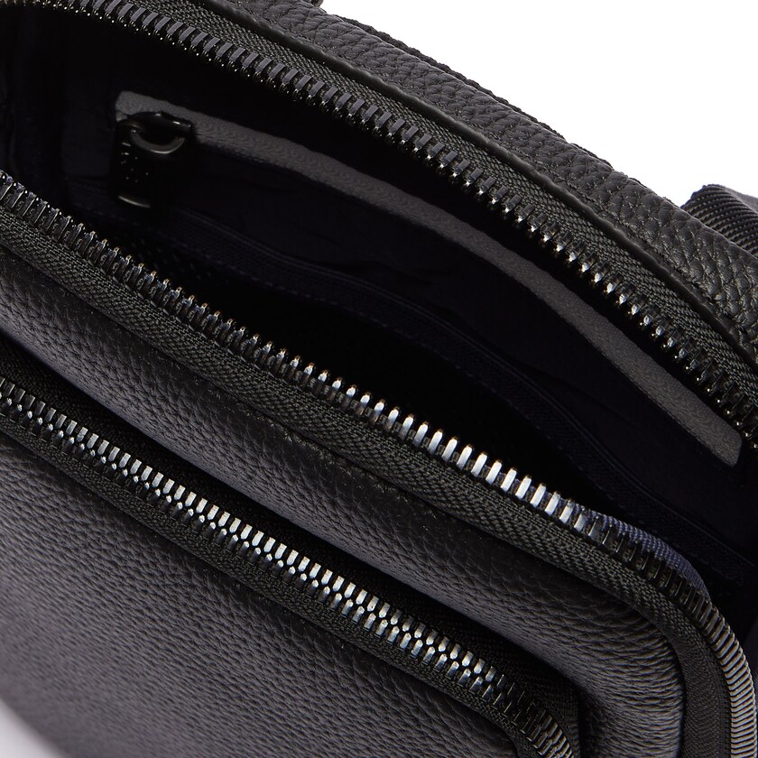 Bolsas Pretas Masculino Lacoste Soft Mate Matte Full-Grain Leather Small Flat Crossbody Bag PC6-25232E9