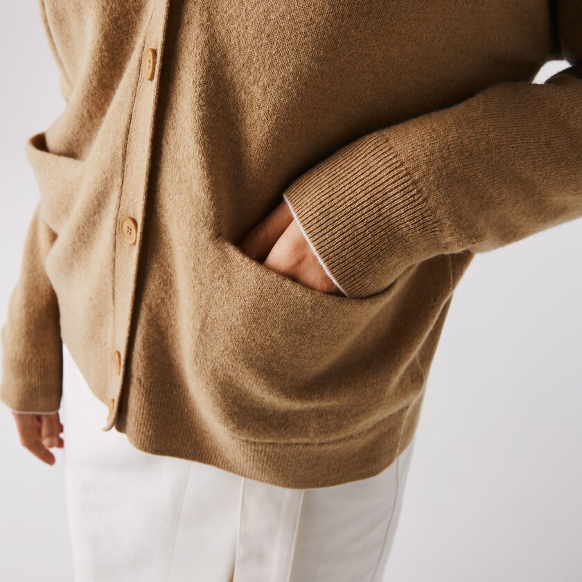 Suéteres Bege Feminino Lacoste V-Neck Buttoned Wool Cardigan YG8-50725O0